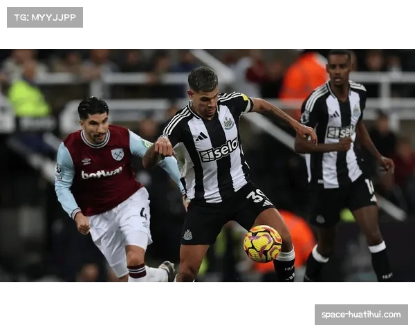 英超补赛：纽卡斯尔联与阿斯顿维拉上演进球大战，半场2-2